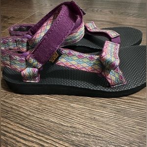 Women’s Teva sandals size 7
